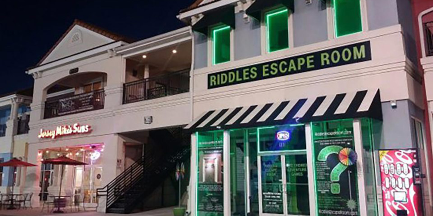 https://www.myrtlebeach.com/wp-content/uploads/2021/07/riddles-escape-room-1.jpg