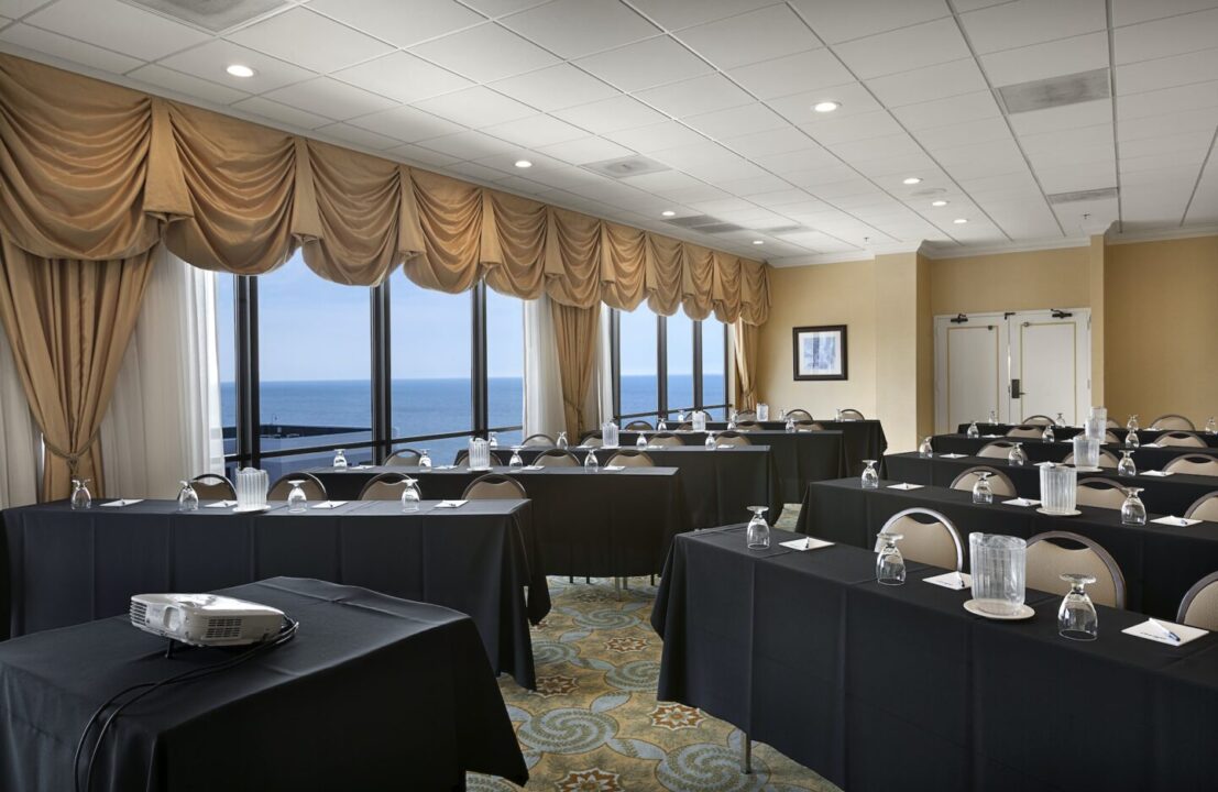 https://www.myrtlebeach.com/wp-content/uploads/2023/07/breakers-meeting-classroom-front-of-room-scaled.jpg